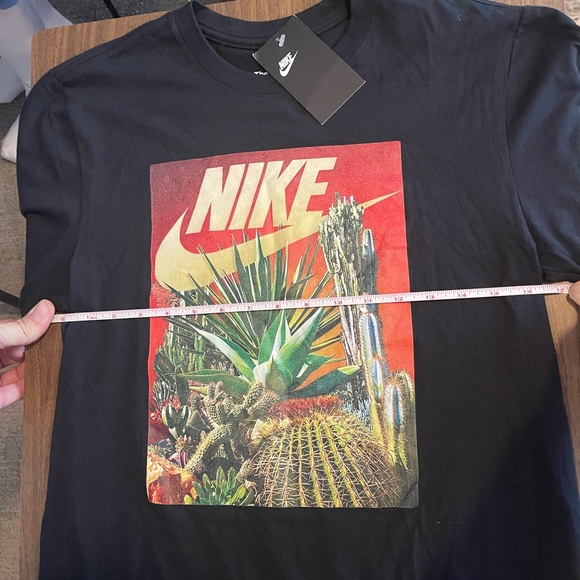 NIKE Escape To Nature T-Shirt Men’s Small - Picture 3 of 3